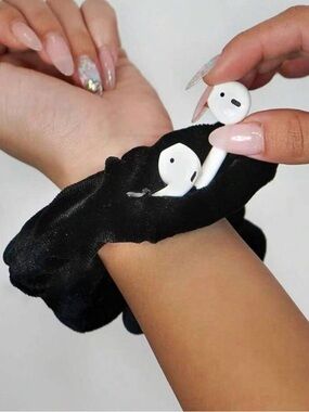 NEW - 2PC Scrunchies Set with Zipper Pockets in Rich Gray Velvet and Black Satin